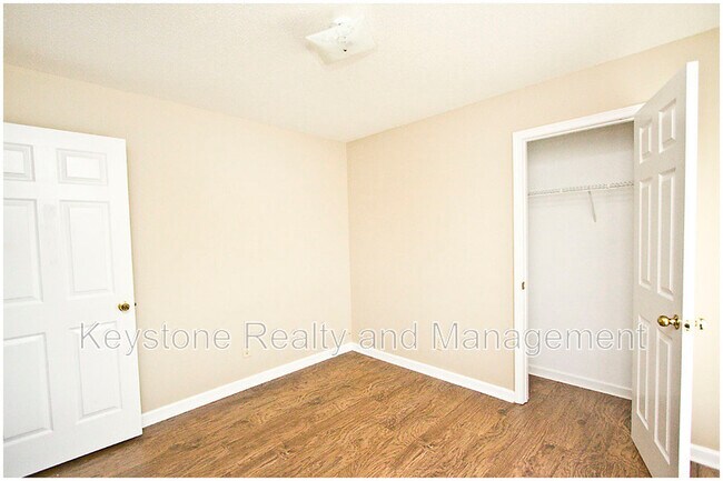 Building Photo - 1770 Crestview Dr