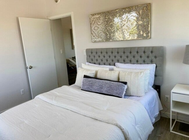 Building Photo - Remodeled 2 Bed/1 Bath