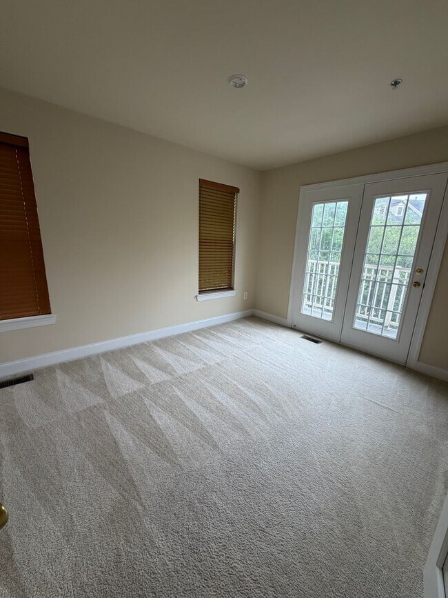 Building Photo - 908 Orchard Ridge Dr