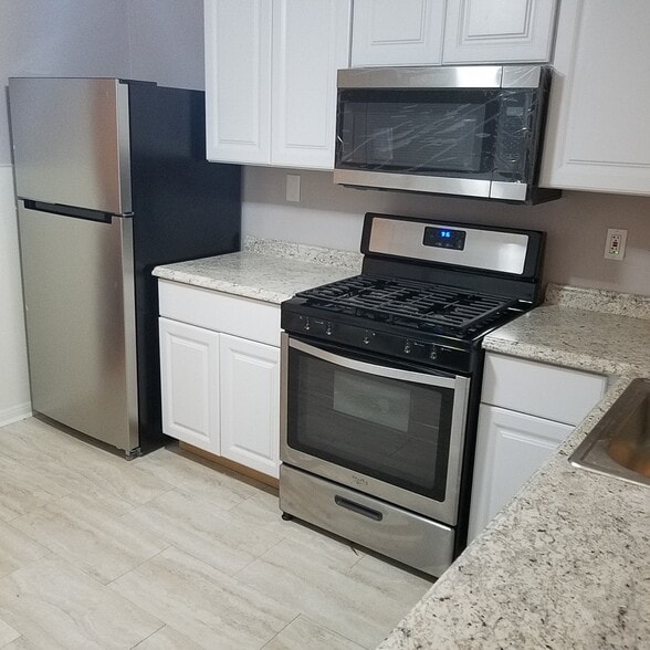 NEW KITCHEN & APPLIANCES! - 1030 Canton