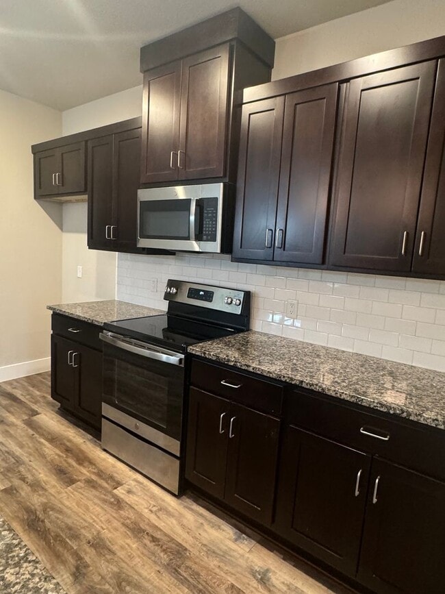 Building Photo - COMING SOON - Commuter Friendly - 3/2/2