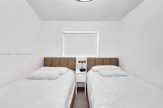 Building Photo - 836 W 40th St