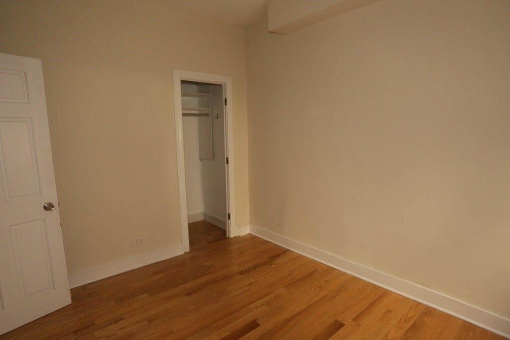 Building Photo - 549 W Surf St