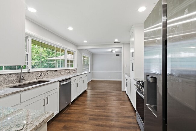 Building Photo - Midtown Tulsa | 3 Bed | 2 Bath | Recently Renovated