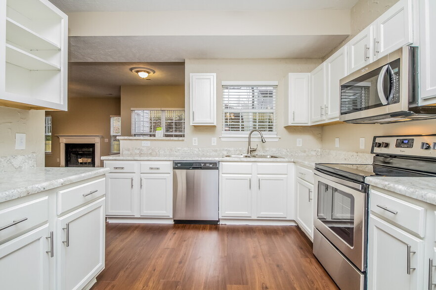 Building Photo - 7882 Rainey Dr