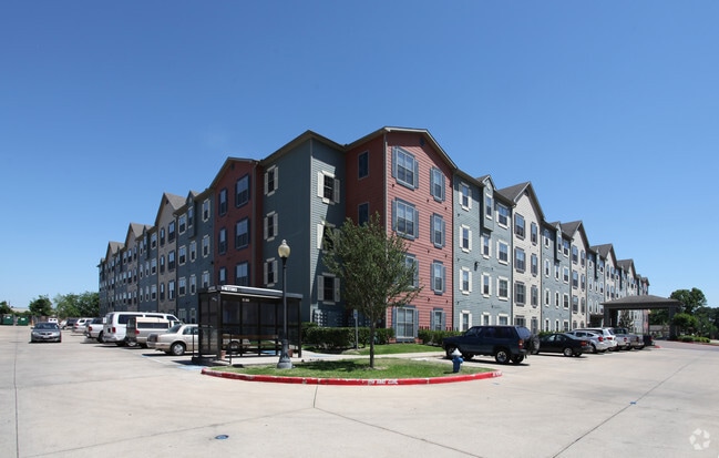 Building Photo - Lovett Manor