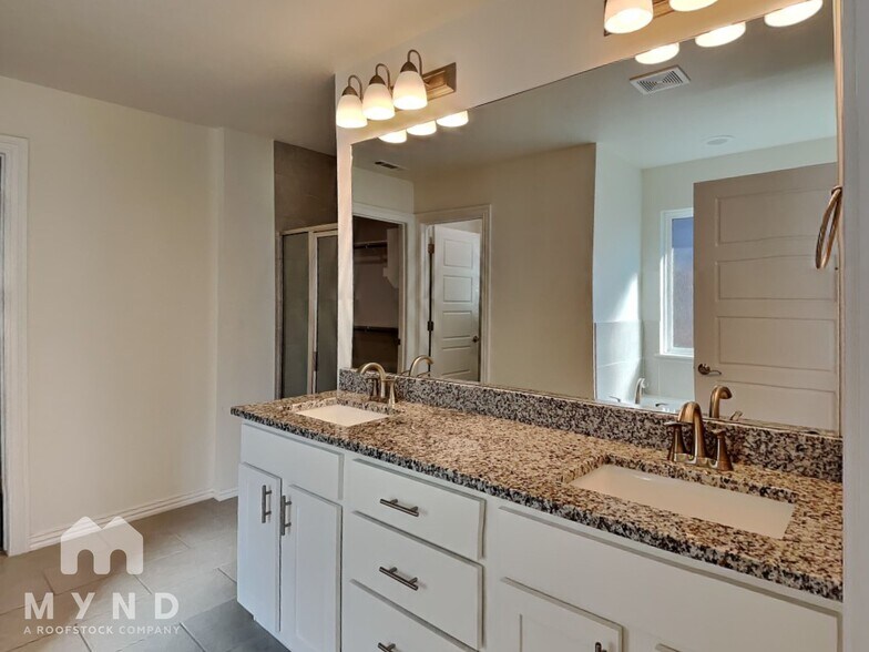 Building Photo - 5807 SW Teppee Ave