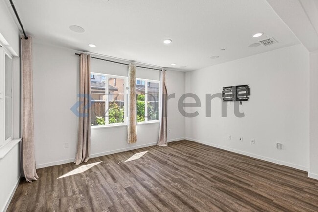 Building Photo - 136 Willowrun Wy