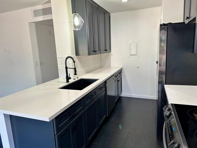 Building Photo - Beautiful single level townhome in Moon Valley!