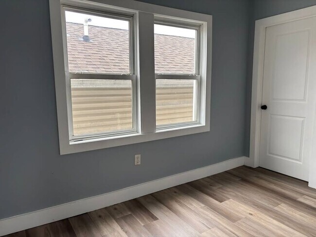 Building Photo - 272 W Runyon St