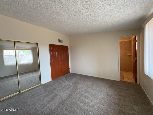Building Photo - 3733 Sparrow Dr