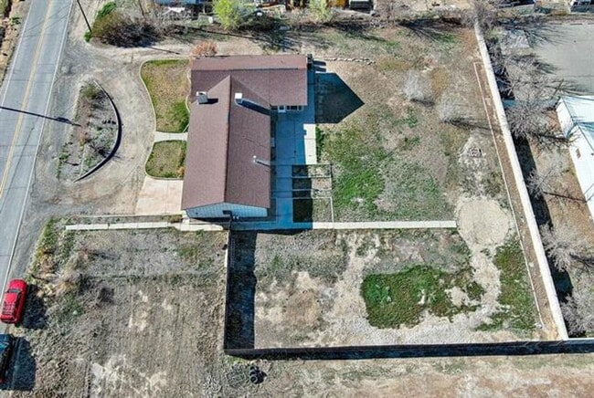 Building Photo - 3 Bed 2.5 Bath Home Available!