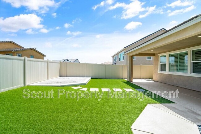 Building Photo - 39598 Lupine Dr