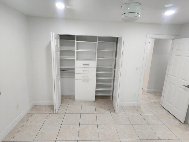 Building Photo - 6013 10th Ave N