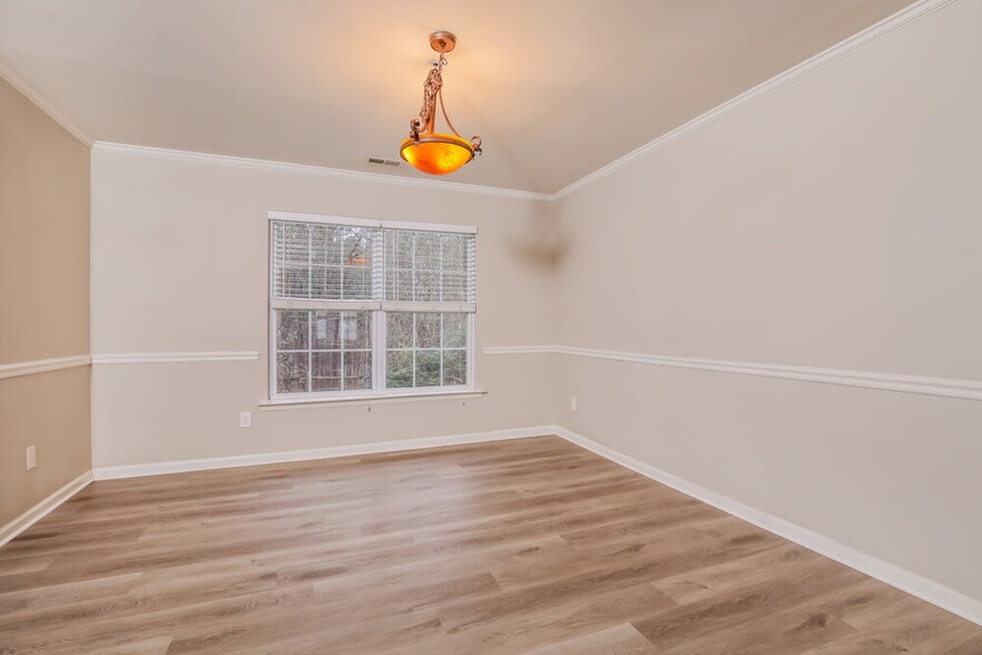 Building Photo - 409 Pyracantha Dr