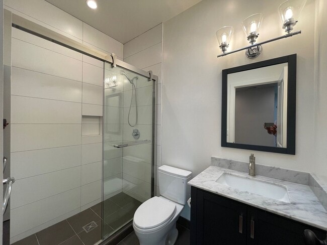 Building Photo - Nice and bright 2 beds and 2 baths with beautiful hardwood floor throughout.