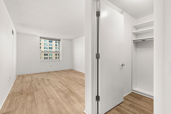 Building Photo - 545 N Dearborn St