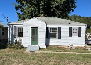 Building Photo - Two Bedroom House in Alton
