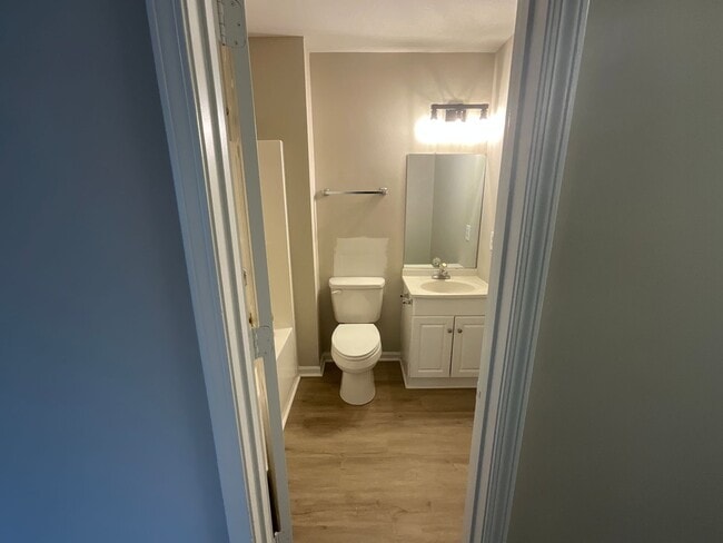 Building Photo - Ready to view! 3 bedroom, 2 bath Brick home in High Point near I-74