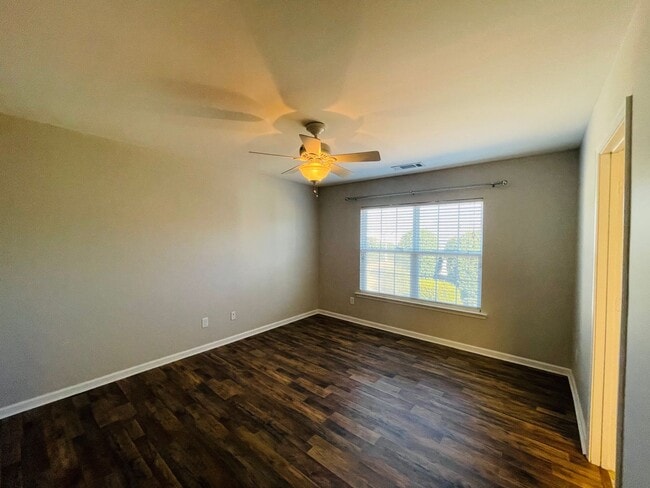 Building Photo - Beautiful Townhome in Catawba Village