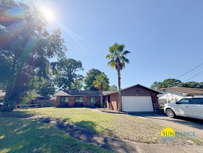 Building Photo - Spacious 3-Bedroom Home Near Hurlburt & Eg...
