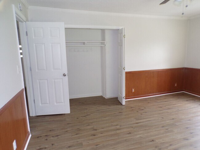 Building Photo - 104 Glenn St