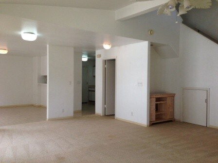 Building Photo - RENOVATED WESTLOCH FAIRWAYS HOME W/2 CAR ENCLOSED GARAGE