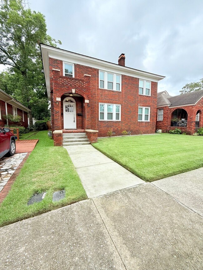 Primary Photo - Spacious 2BR/1BA downstairs apartment in 2...