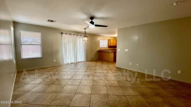 Building Photo - 721 W Flaming Arrow Dr