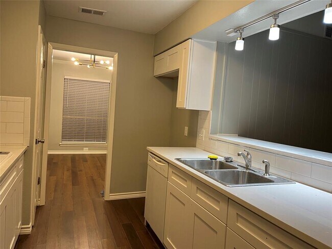 Building Photo - 1619 Cripple Creek Dr