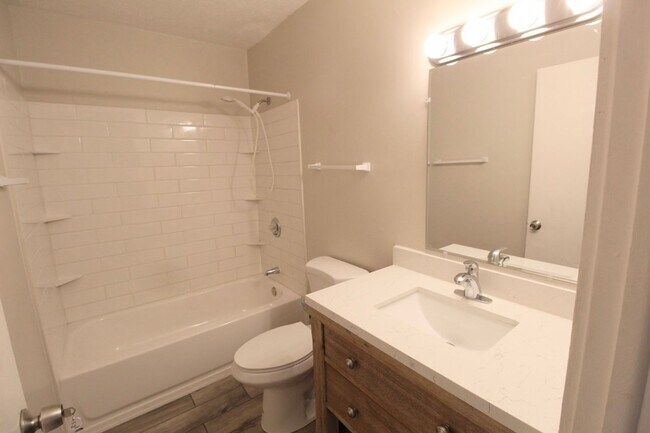 Building Photo - 1216 Mountain View Dr