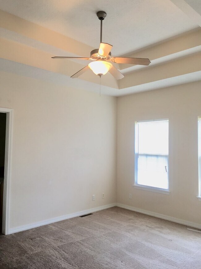 Building Photo - Beautiful Home In A Peaceful Residential Neighborhood