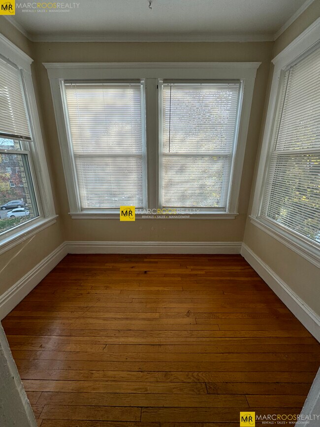 Building Photo - 59A Strathmore Rd