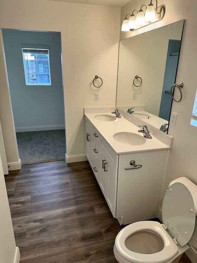 Building Photo - 3 Bedroom Home in Desert Color with Lagoon Access! End Unit!