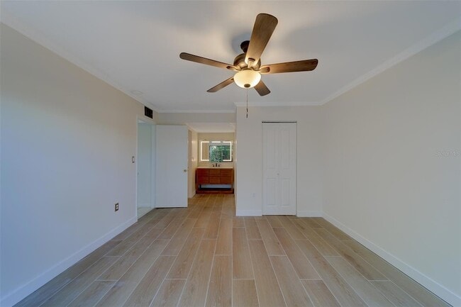 Building Photo - 890 N Village Dr