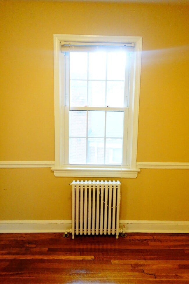 Building Photo - 8409 Greenwood Ave