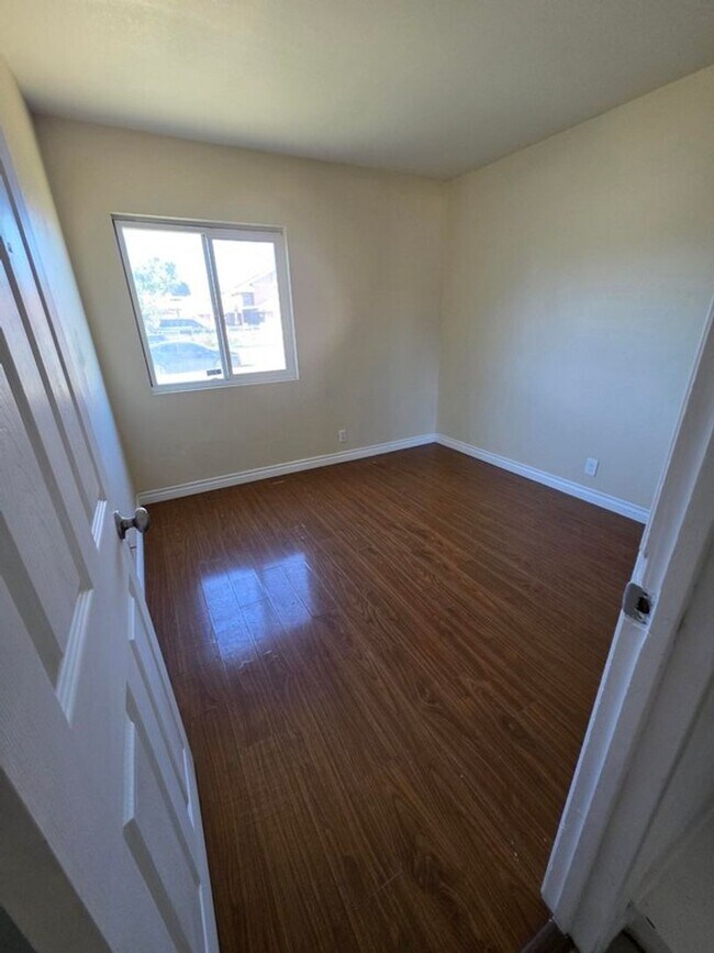 Building Photo - Close to Cal State