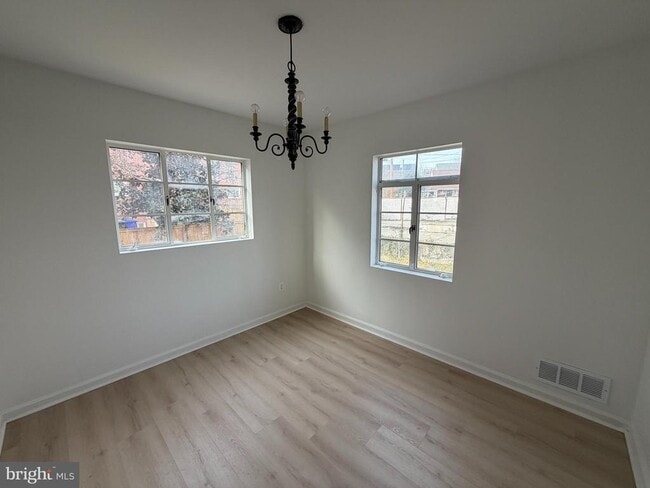 Building Photo - 1304 S Walter Reed Dr