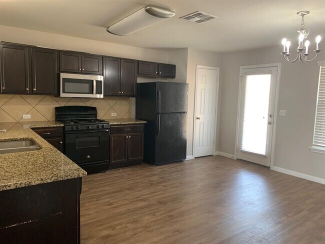 Building Photo - 384 Discovery