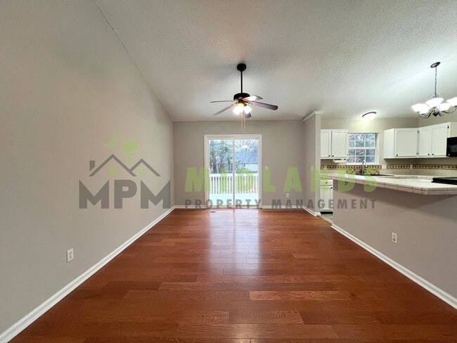 Building Photo - 844 Bentley Dr