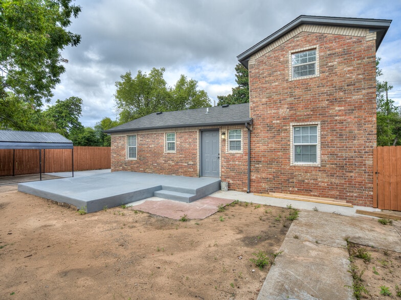 Building Photo - 2100 N Saint Luke Ave