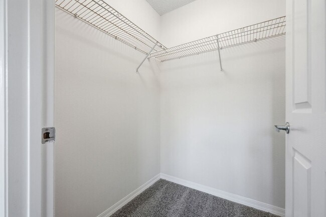 Building Photo - Highly Sought After GROUND-FLOOR Unit at Florida Club!  Pool View!!