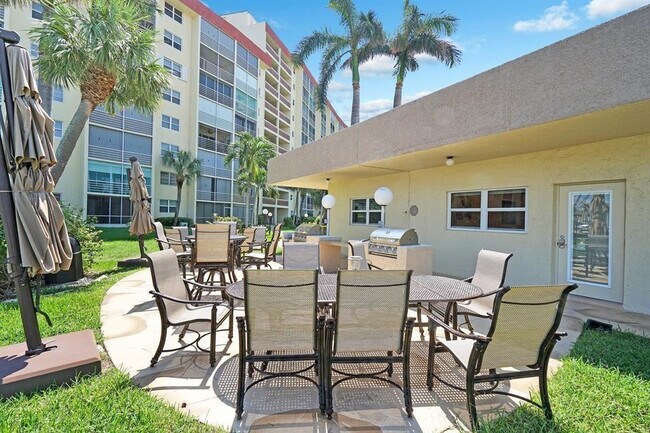 Building Photo - 2731 NE 14th Street Causeway