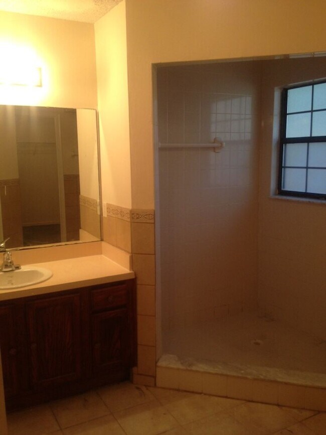 Building Photo - 3-Bedroom, 2-Bathroom single-family home brick construction