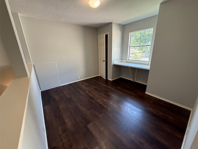 Building Photo - 4822 Russet Trail Ct