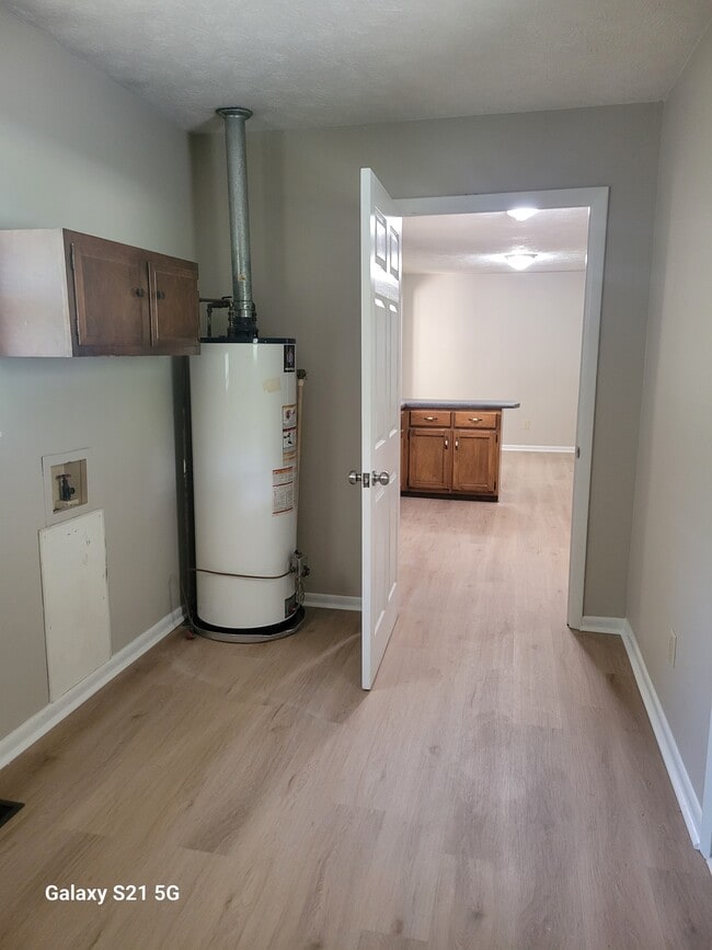 Building Photo - 253 Ivanhoe Ln