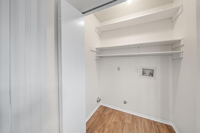 Building Photo - 100 Meteor Dr