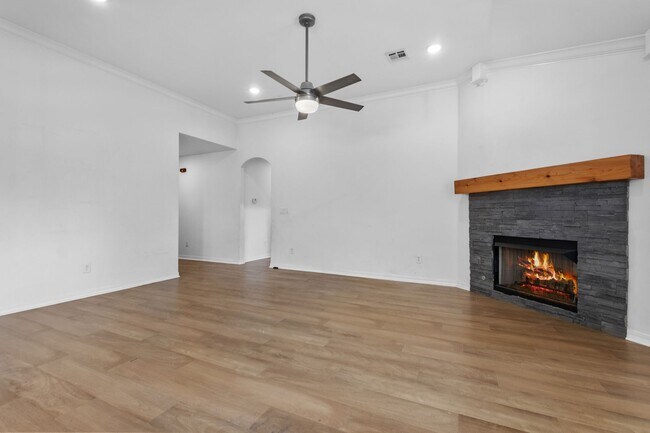Building Photo - 3703 SW Surrey Ave