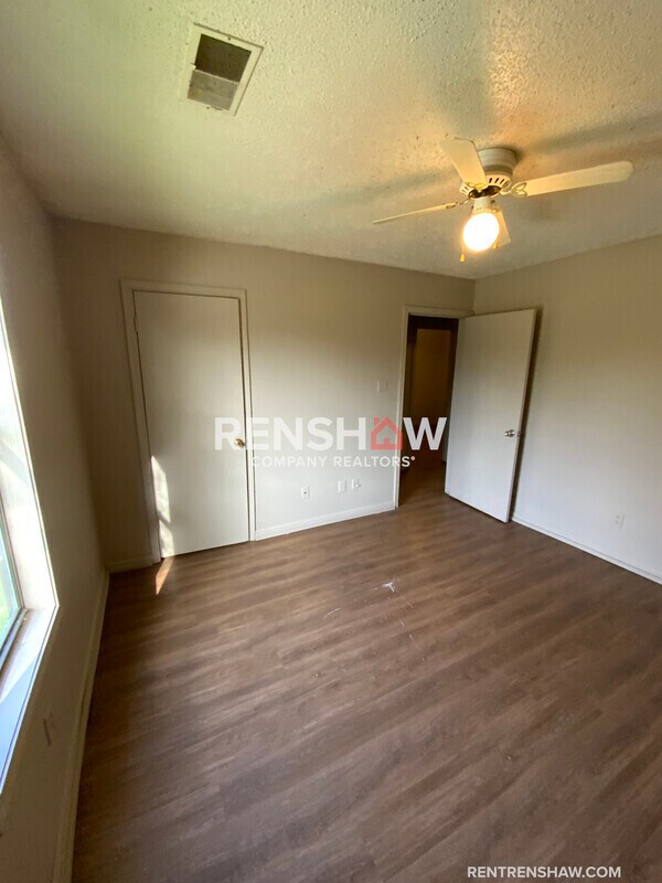 Building Photo - 320 Harton Ave