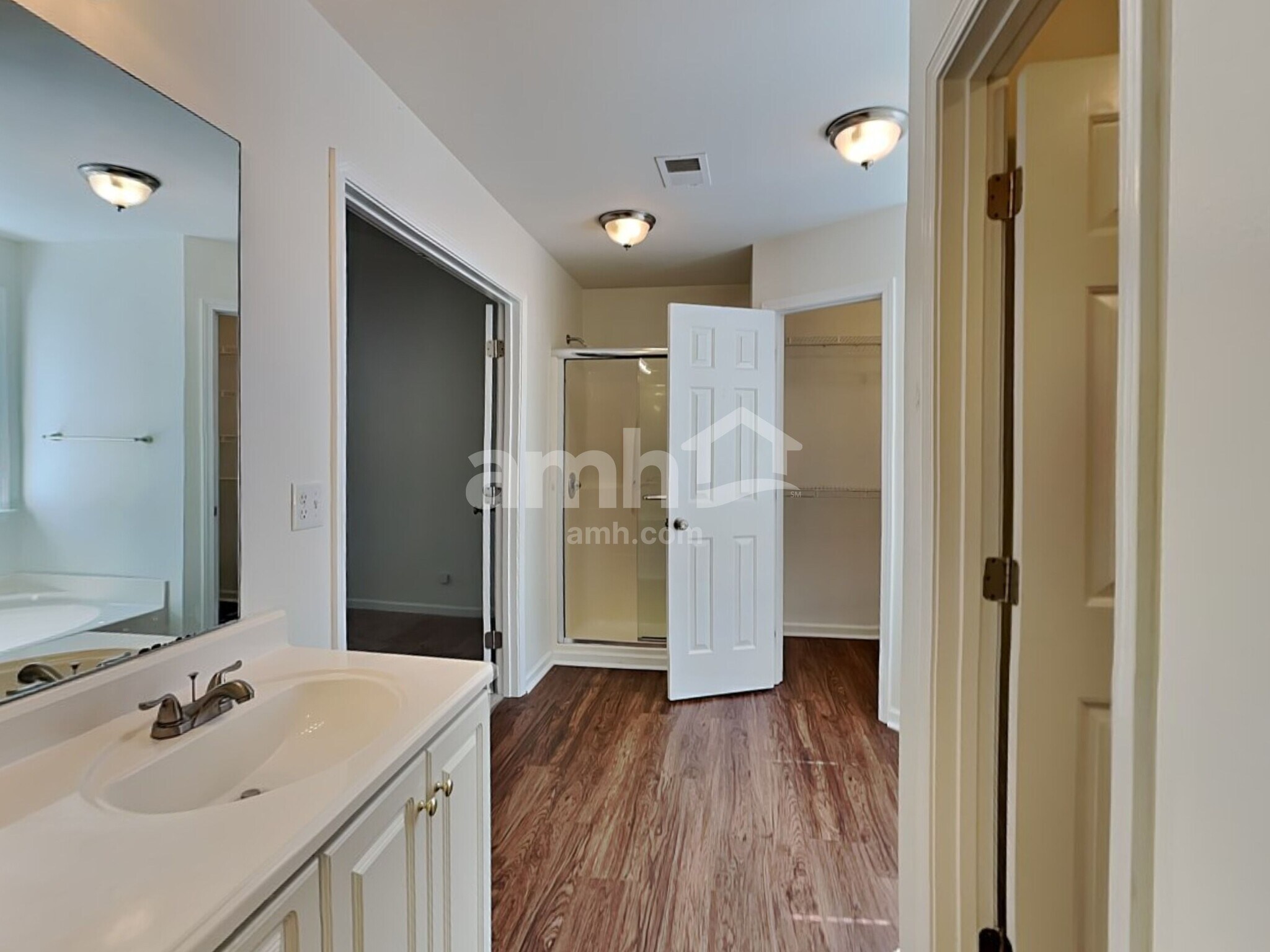 Building Photo - 106 Sweetland Ct